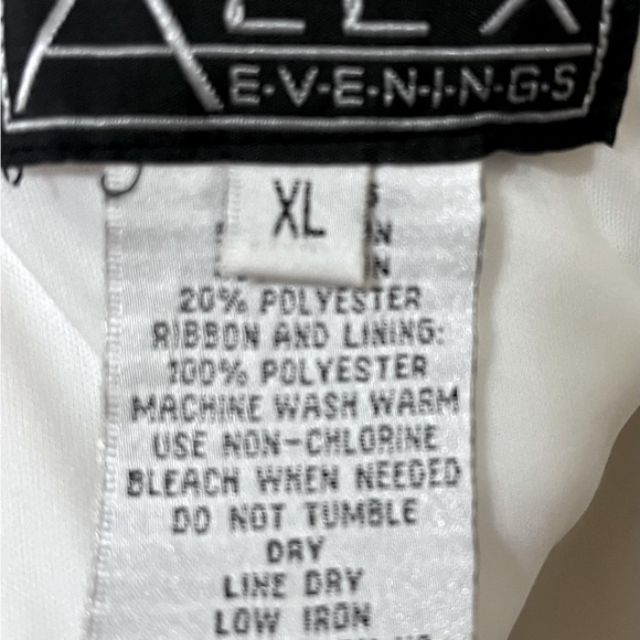 White Formal Blouse with Black Sash, fully lined. - Picture 6 of 6